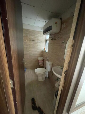 Bathroom in 3 BHK Builder Floor at BPTP Parkland Pride, Sector 77 – for Rent