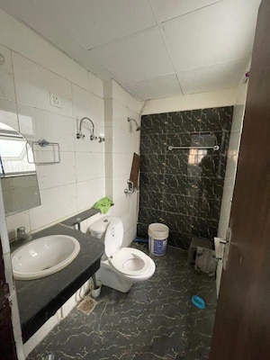 Master Bedroom in 3 BHK Builder Floor at BPTP Parkland Pride, Sector 77 – for Rent