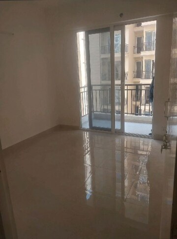 Room in 3 BHK Apartment at ROF Amaltas, Sector 92 – for Rent