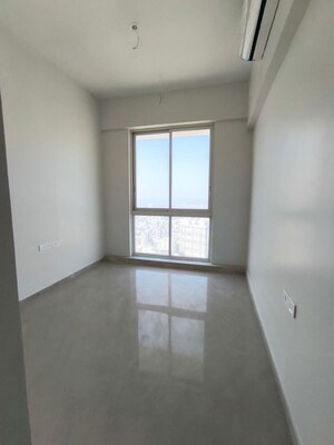 Room in 4 BHK Apartment at Omkar Alta Monte, Malad East – for Rent