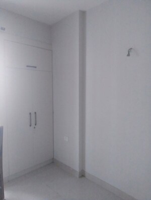 Room in 3 BHK Apartment at Tata Eureka Park, Sector 150 – for Rent