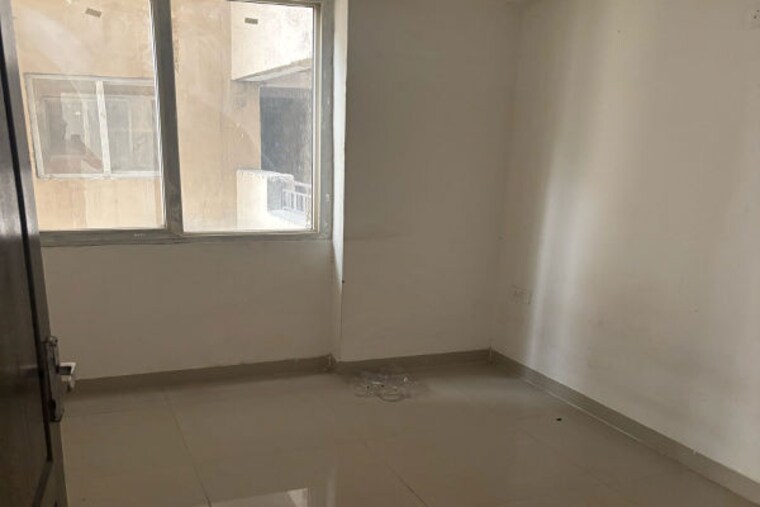 Room, sector 74 3 Bedroom 1293 Sq.Ft. Apartment In Sector 74 Noida 9937236