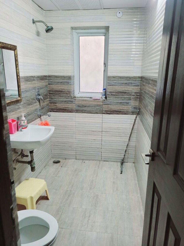 Bathroom, jm-aroma 3 Bedroom 1850 Sq.Ft. Apartment In Sector 75 Noida 9937390