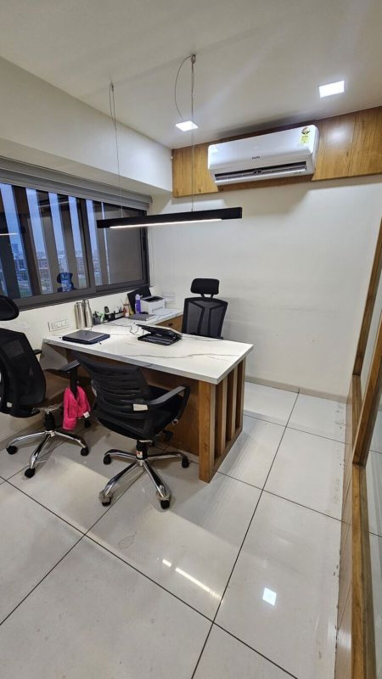 Team Area, gota Commercial Office Space 905 Sq.Ft. In Gota Ahmedabad 9937383