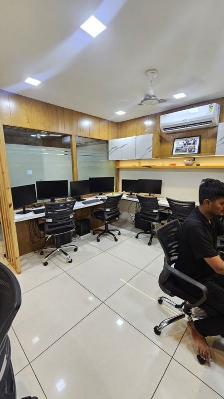Team Area, gota Commercial Office Space 905 Sq.Ft. In Gota Ahmedabad 9937383