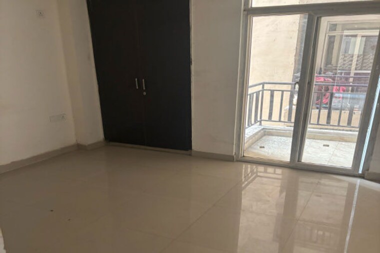 Room, sector 74 3 Bedroom 1293 Sq.Ft. Apartment In Sector 74 Noida 9937237