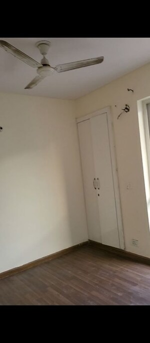 Building Lobby in 3 BHK Builder Floor at BPTP Parkland Pride, Sector 77 – for Rent