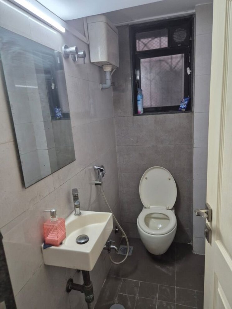 Bathroom, bandra west 2 Bedroom 700 Sq.Ft. Apartment In Bandra West Mumbai 9937406