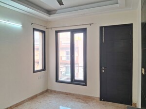 Room in 3 BHK Builder Floor at Ashiana Silver Crest, Sector 48 – for Rent