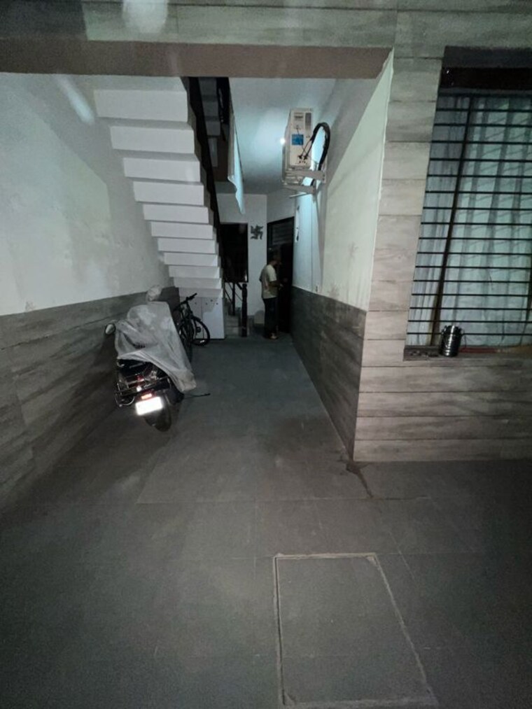 Parking, ambala highway 3 Bedroom 2000 Sq.Ft. Independent House In Ambala Highway Zirakpur 9937302