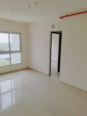 Room in 2 BHK Apartment at Piramal Vaikunth, Balkum Pada – for Sale