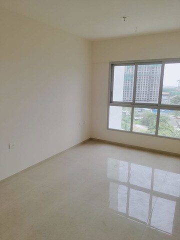 Room in 2 BHK Apartment at Piramal Vaikunth, Balkum Pada – for Sale