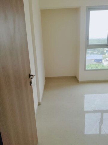 Room in 2 BHK Apartment at Piramal Vaikunth, Balkum Pada – for Sale