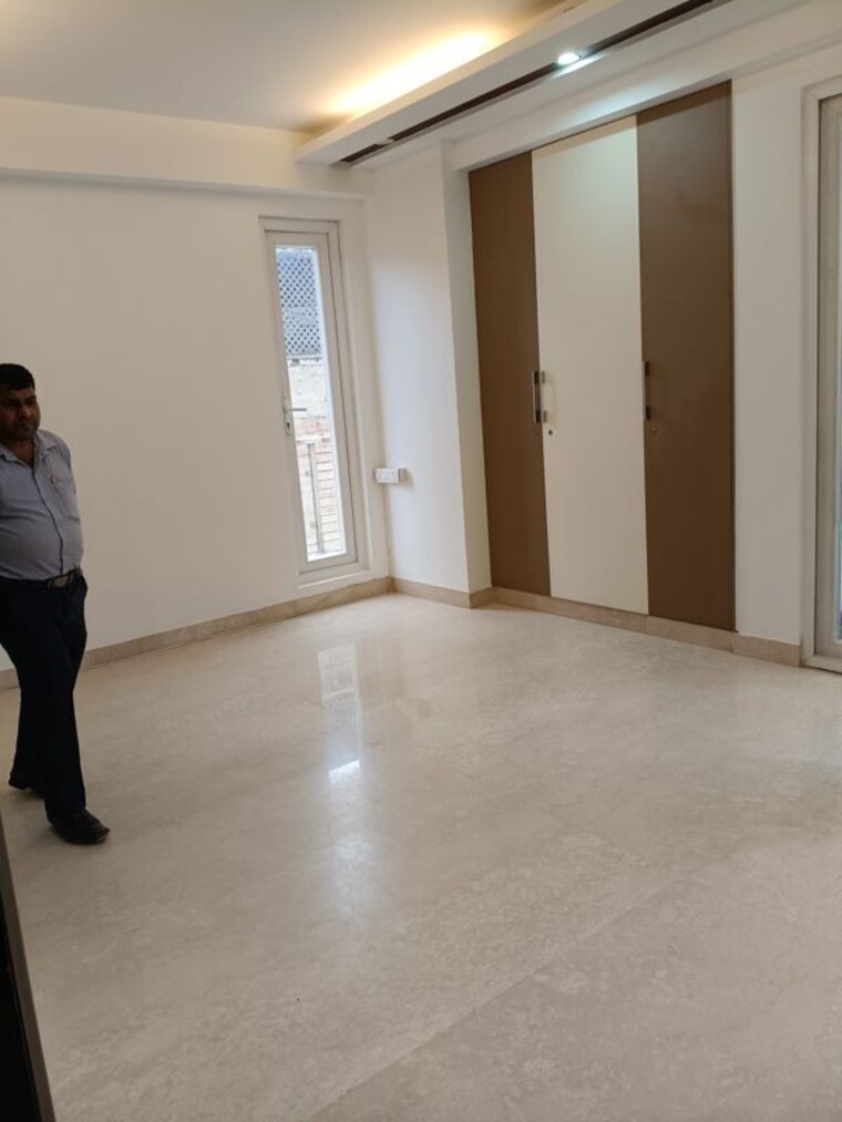 Room, maharani bagh 5 Bedroom 506 Sq.Yd. Independent House In Maharani Bagh Delhi 9937457