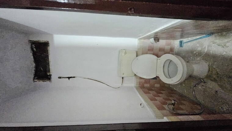 Bathroom, dilshad colony 2 Bedroom 850 Sq.Ft. Apartment In Dilshad Colony Delhi 9937486