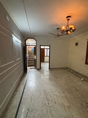 Parking in 2 BHK Builder Floor at Saket – for Rent