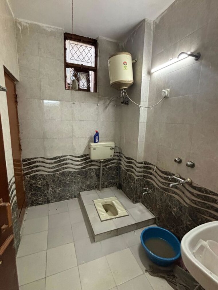 Bathroom, saket 2 Bedroom 850 Sq.Ft. Builder Floor In Saket Delhi 9937533