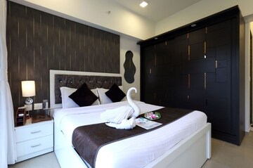 Team Area in 5 BHK Penthouse at Ashok Towers, Parel – for Sale