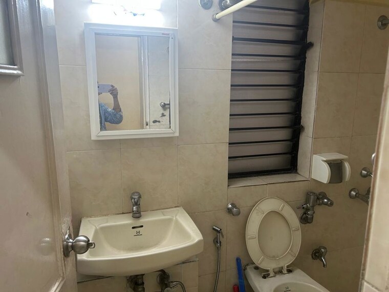 Bathroom, k-raheja-raheja-nest 2 Bedroom 800 Sq.Ft. Apartment In Powai Mumbai 9937534