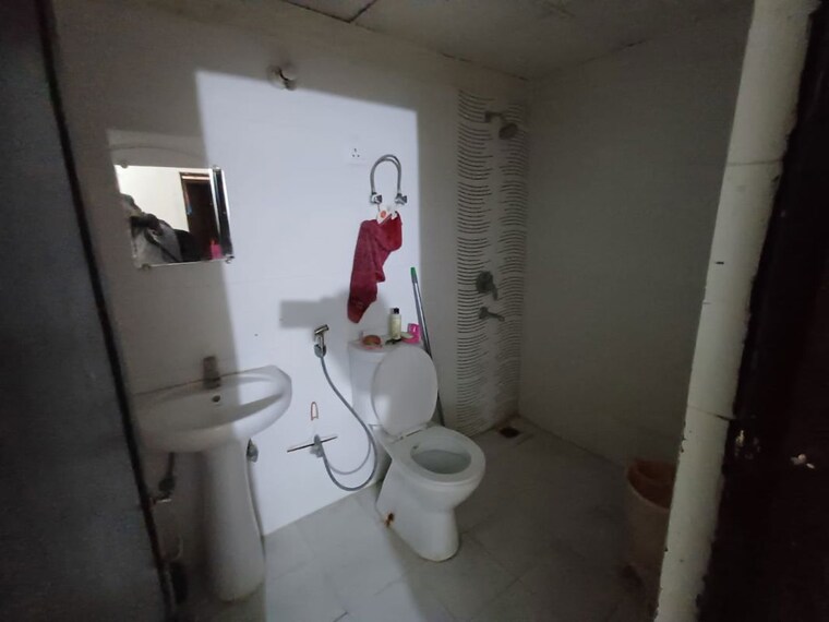 Bathroom, gaur-city-2-10th-avenue 2.5 Bedroom 1175 Sq.Ft. Apartment In Sector 16c Greater Noida Greater Noida 9937537