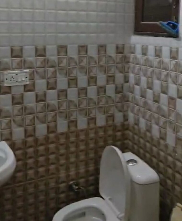 Bathroom, dhakoli 2 Bedroom 100 Sq.Yd. Builder Floor In Dhakoli Zirakpur 9937543