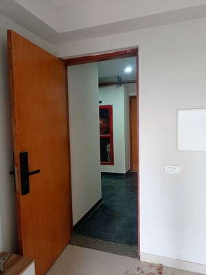 Room in 3 BHK Apartment at Tata Eureka Park, Sector 150 – for Rent