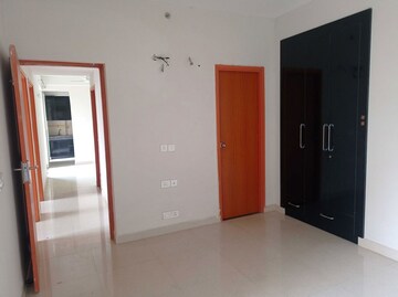 Room in 3 BHK Apartment at Tata Eureka Park, Sector 150 – for Rent