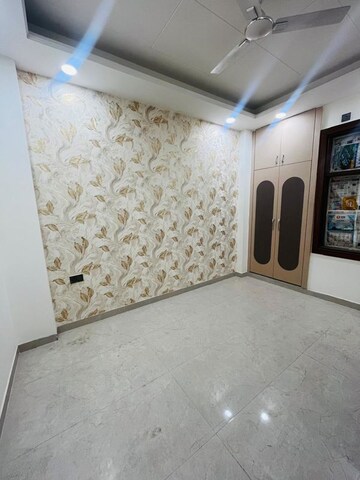 Room in 3 BHK Builder Floor at RPS Palm Drive, Sector 88 – for Rent