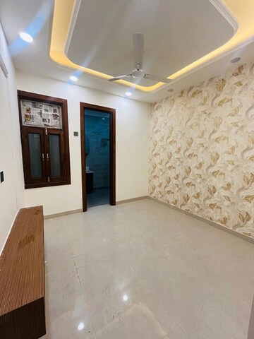 Room in 3 BHK Builder Floor at RPS Palm Drive, Sector 88 – for Rent