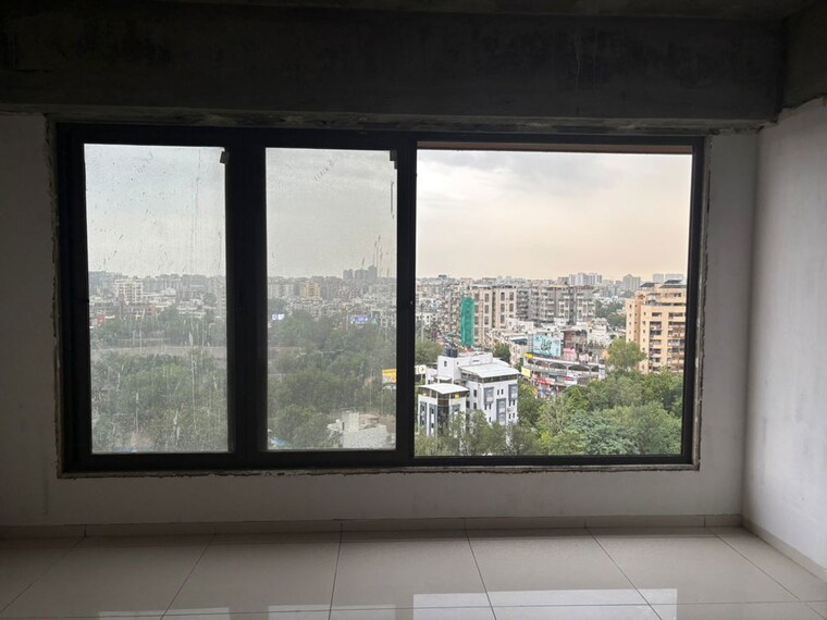 Room, vastrapur Commercial Office Space 1100 Sq.Ft. In Vastrapur Ahmedabad 9937725