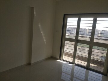 Room in 2 BHK Apartment at Kohinoor Viva City, Dhanori – for Rent