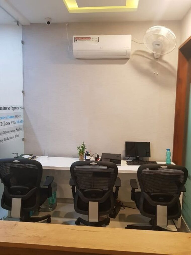Team Area, motia-citi-royal-business-park Commercial Office Space 400 Sq.Ft. In Ambala Highway Zirakpur 9931201
