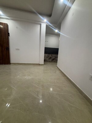 Room in 1 BHK Builder Floor at Saket – for Rent