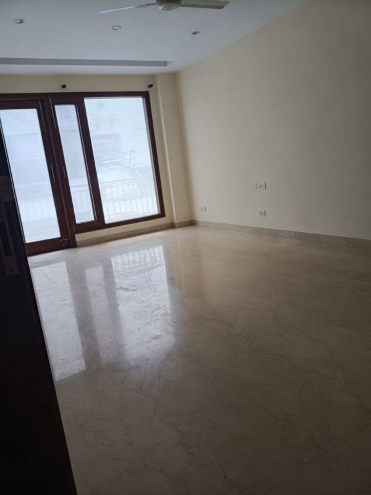 Room, new friends colony 5 Bedroom 508 Sq.Yd. Independent House In New Friends Colony Delhi 9937878