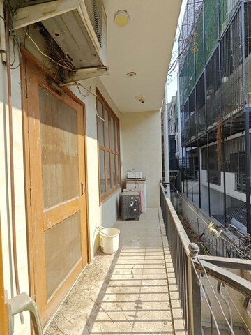 Balcony in 1 BHK Builder Floor at Sector 43 – for Rent