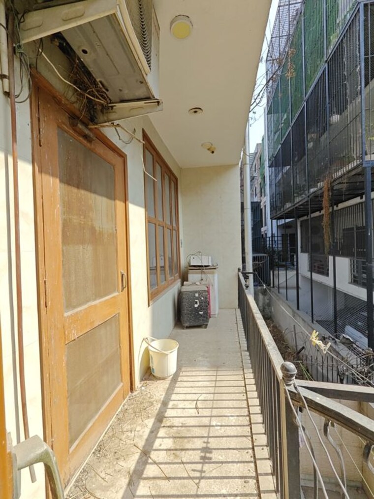 Balcony, sector 43 1 Bedroom 460 Sq.Ft. Builder Floor In Sector 43 Gurgaon 9937896