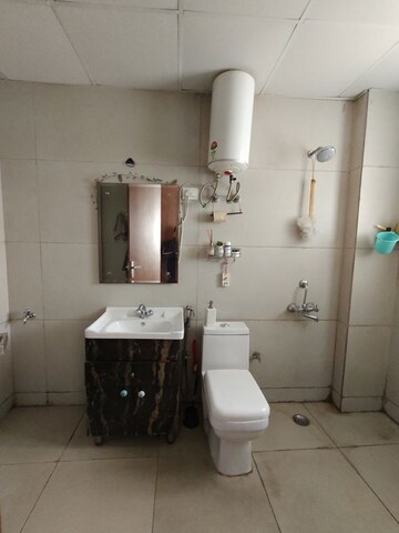 Bathroom in 1 BHK Builder Floor at Sector 43 – for Rent