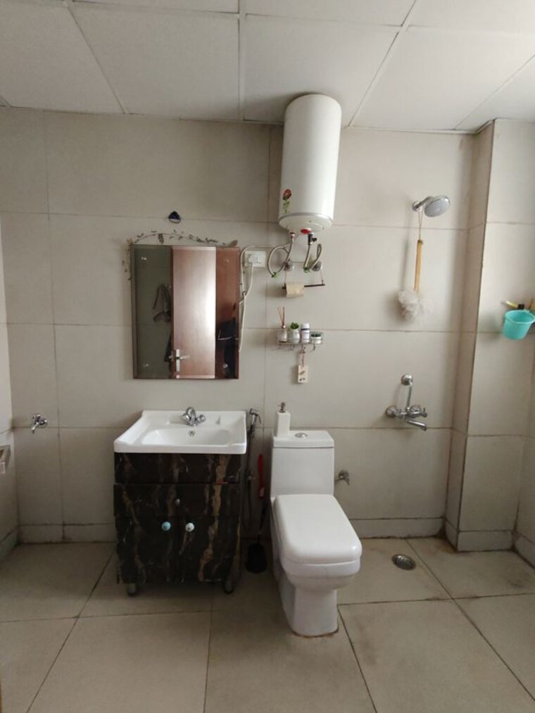Bathroom, sector 43 1 Bedroom 460 Sq.Ft. Builder Floor In Sector 43 Gurgaon 9937896