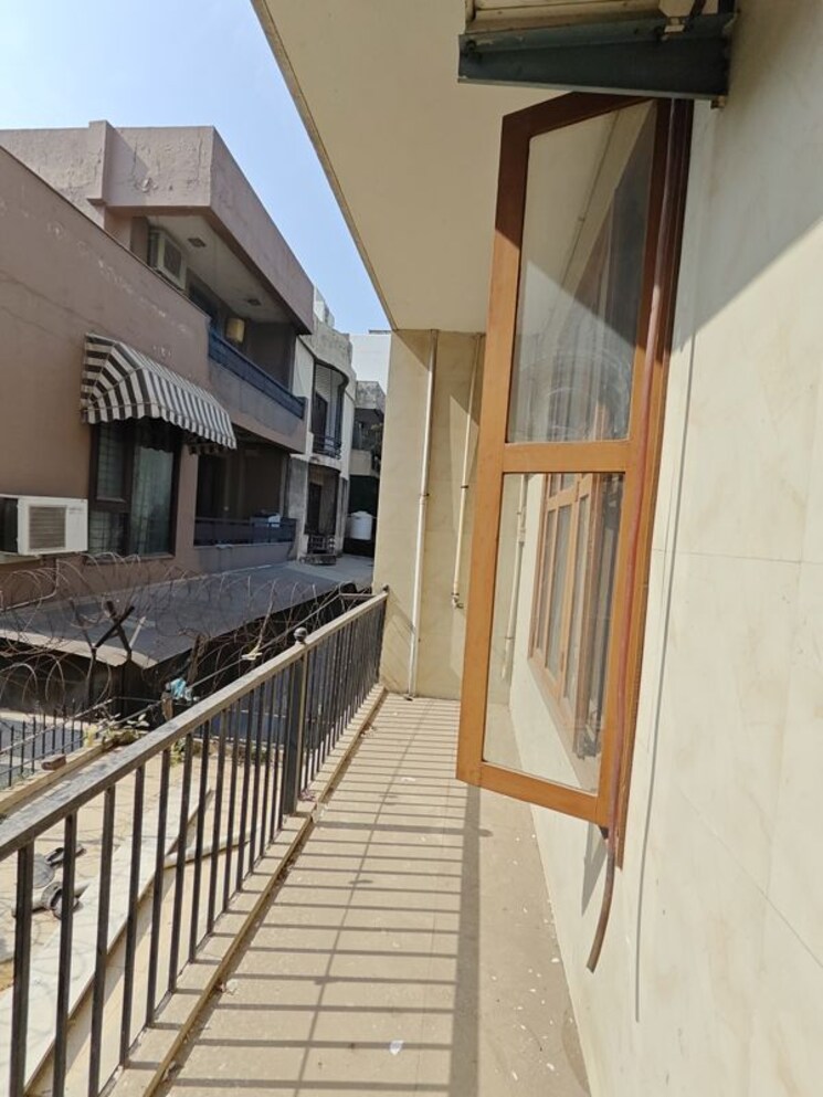 Balcony, sector 43 1 Bedroom 460 Sq.Ft. Builder Floor In Sector 43 Gurgaon 9937896