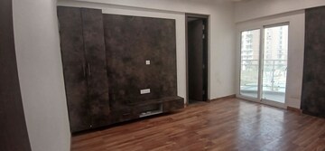 Room in 3 BHK Apartment at Samridhi Luxuriya Avenue, Sector 150 – for Rent