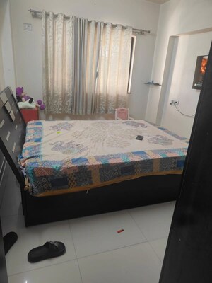 Bedroom in 2 BHK Apartment at Tingre Nagar – for Rent