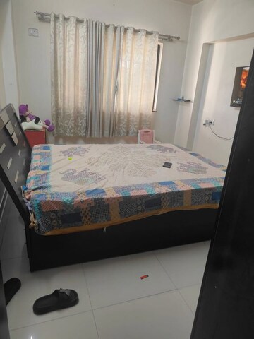 Bedroom in 2 BHK Apartment at Tingre Nagar – for Rent