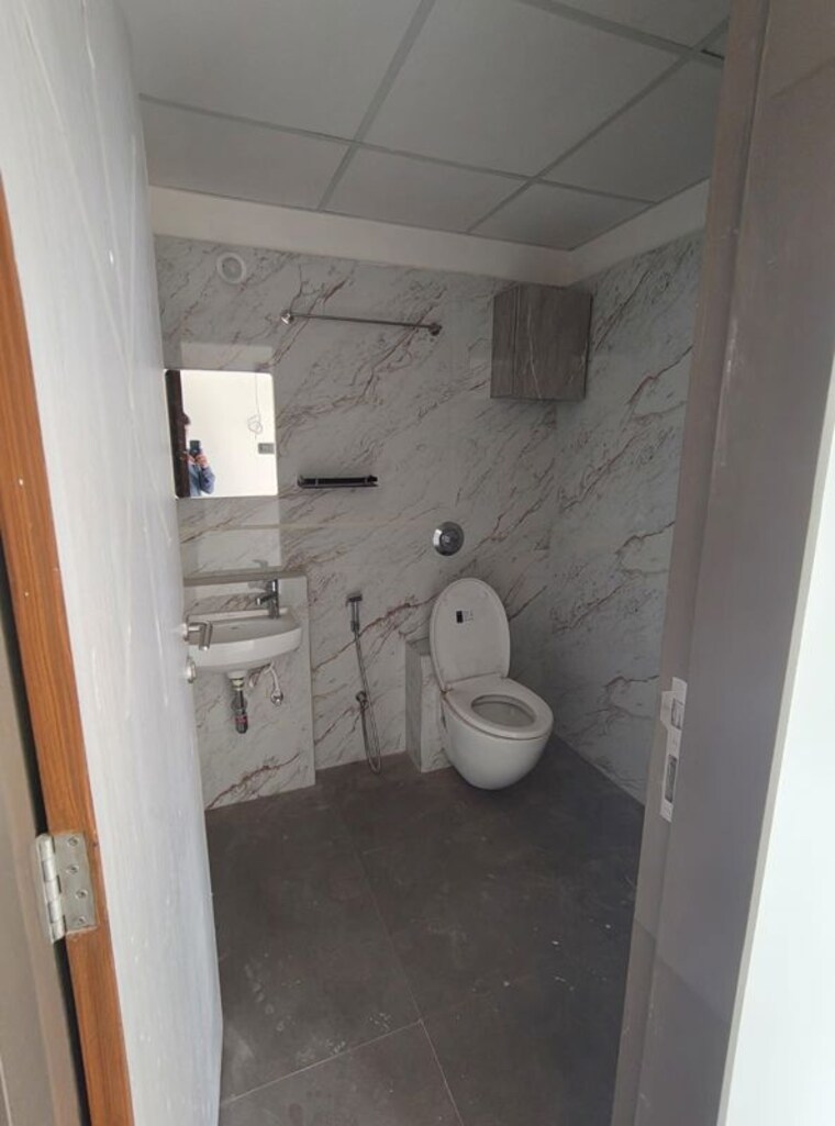Bathroom, ghatkopar east 2 Bedroom 488 Sq.Ft. Apartment In Ghatkopar East Mumbai 9937940