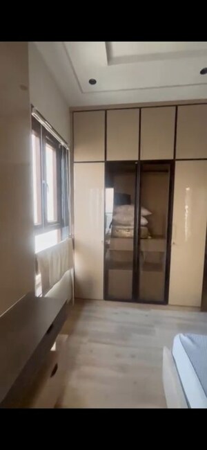 Room in 3 BHK Apartment at Surbhi CHS Andheri West, Andheri West – for Rent