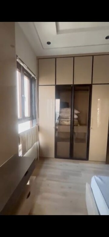 Room in 3 BHK Apartment at Surbhi CHS Andheri West, Andheri West – for Rent