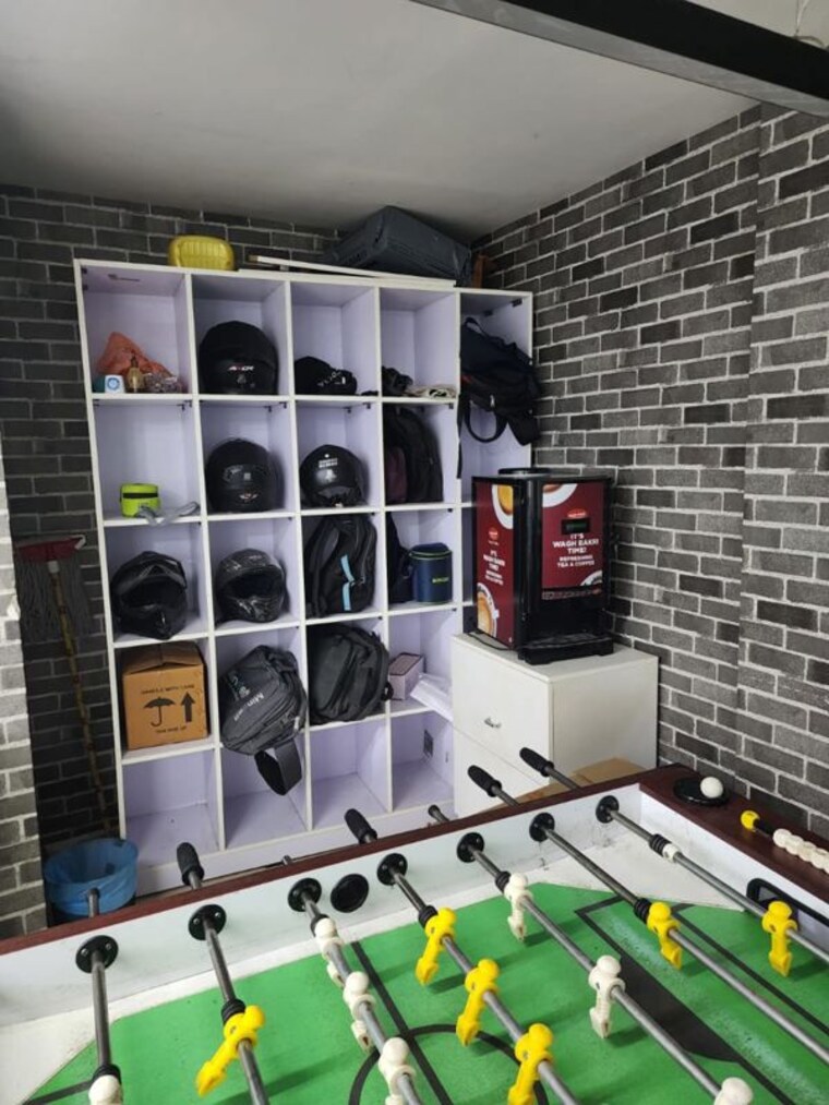  Parking, science city Commercial Office Space 2256 Sq.Ft. In Science City Ahmedabad 9938088