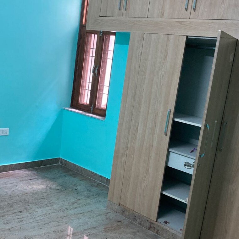 Room, jaipuria-plaza 2 Bedroom 504 Sq.Ft. Independent House In Sector 26 Noida 9938100