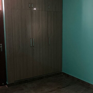 Room in 2 BHK Independent House at Jaipuria Plaza, Sector 26 – for Rent