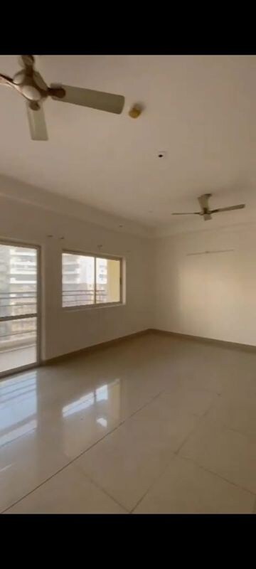 Room in 3 BHK Apartment at Landcraft Golf Links, Pandav Nagar – for Sale