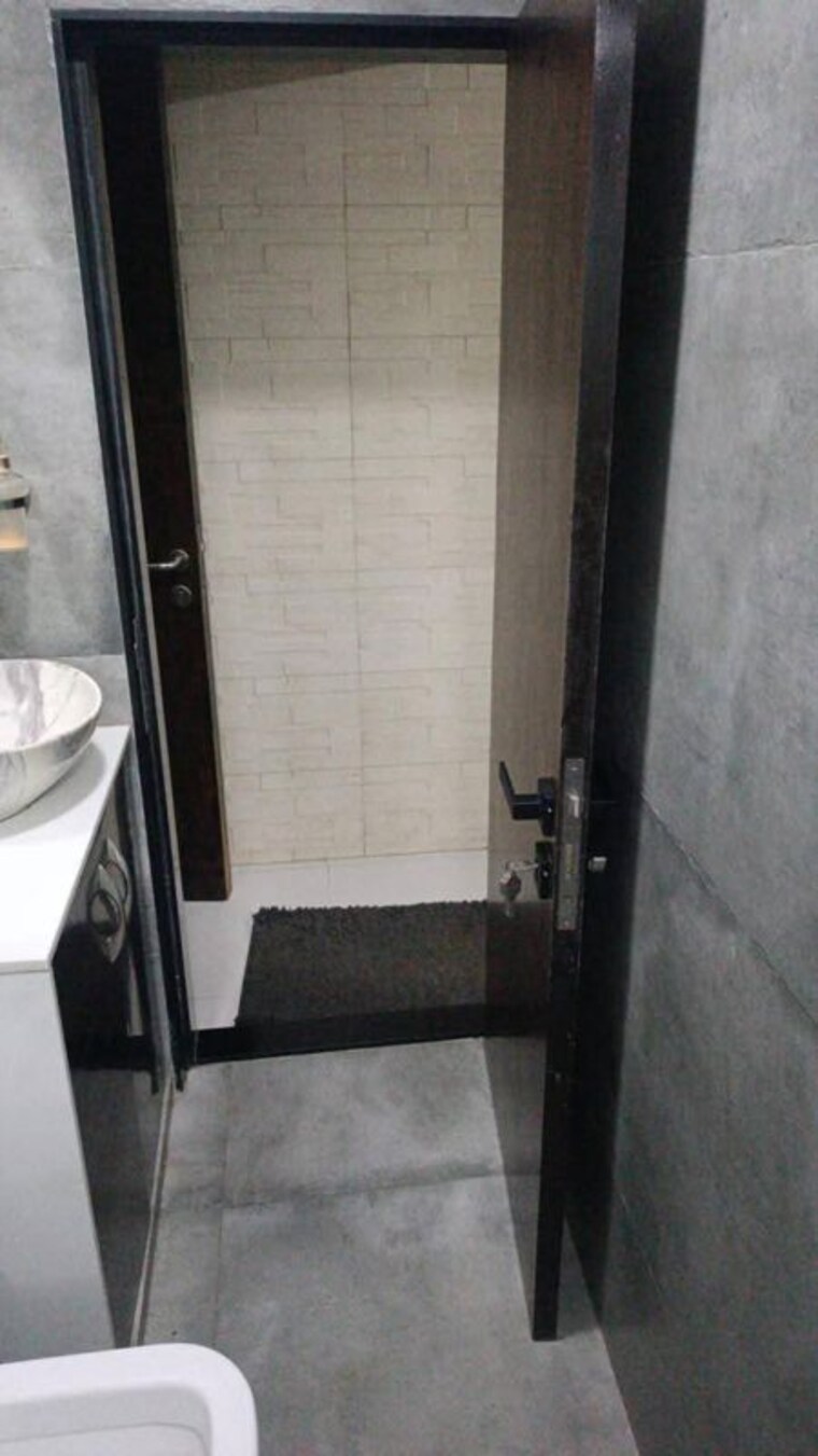 Bathroom, juhu 2 Bedroom 700 Sq.Ft. Apartment In Juhu Mumbai 9938137